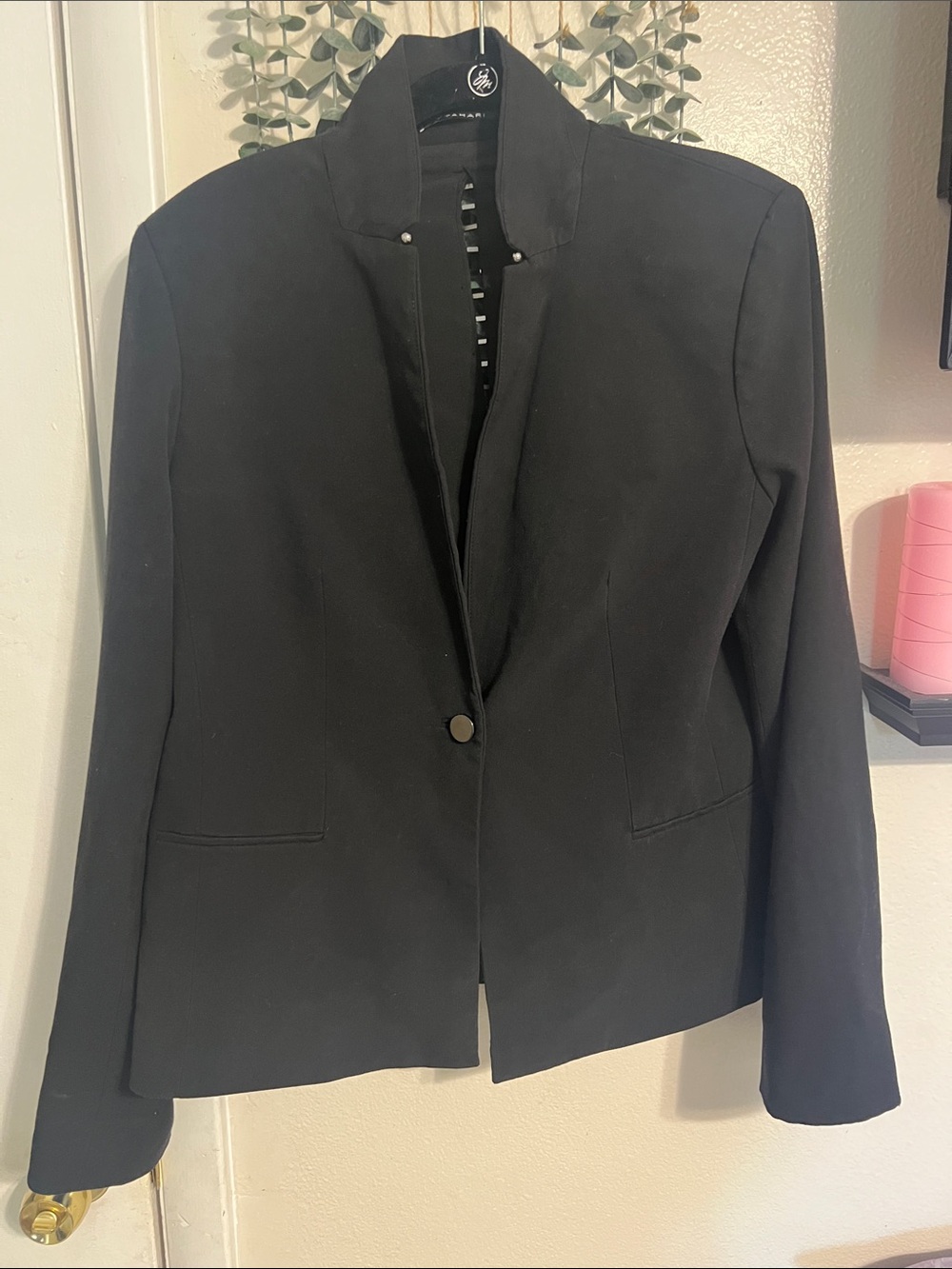 T Tahari Black Blazer with Hardware Detail Back size 16